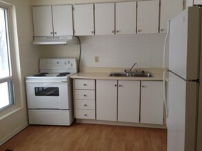 3400 The Credit Woodlands Townhomes in Mississauga, ON - Building Photo - Building Photo