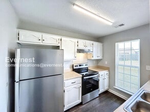 2451 Mooneyham Ln in Horn Lake, MS - Foto de edificio - Building Photo