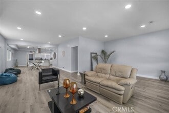 1727 N Kenmore Ave in Los Angeles, CA - Building Photo - Building Photo