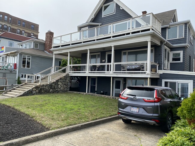 271 Lynn Shore Dr, Unit 1