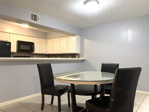 12242 W Village Dr in Houston, TX - Building Photo - Building Photo