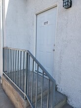 1177 E 41st Pl in Los Angeles, CA - Building Photo - Building Photo