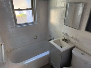 1976 Lambert St in Jacksonville, FL - Foto de edificio - Building Photo