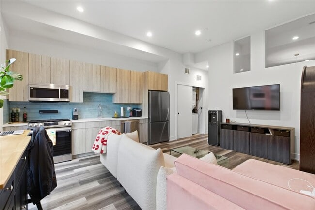 2316 N Clark St, Unit 410