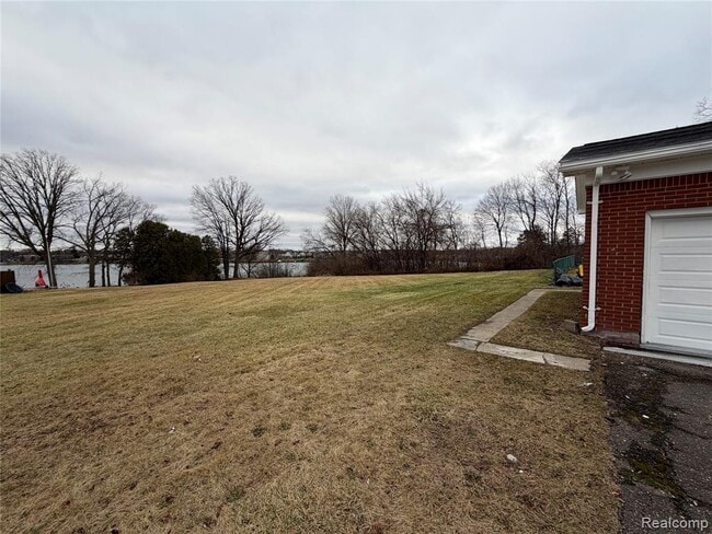 45669 Harmony Ln in Belleville, MI - Building Photo - Building Photo