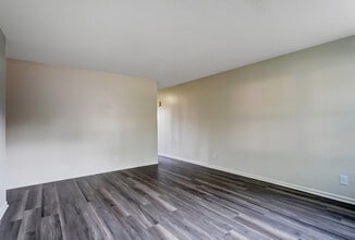 1107 Larch Ln in Fort Wayne, IN - Building Photo - Building Photo