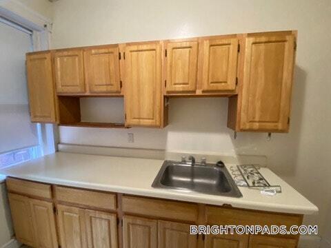 1715 Commonwealth Ave in Boston, MA - Building Photo - Building Photo