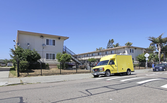 1525-1527 Russell St in Berkeley, CA - Foto de edificio - Building Photo