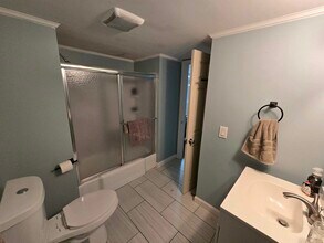 278 Newcomb Rd, Unit apt#4 in North Kingstown, RI - Building Photo - Building Photo