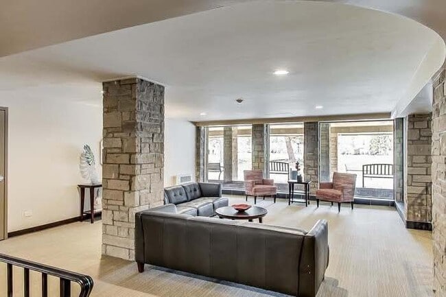 2500 Windsor Mall in Park Ridge, IL - Building Photo - Building Photo