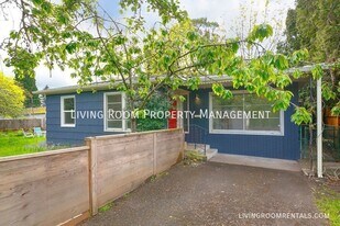 4642 NE Emerson St in Portland, OR - Building Photo