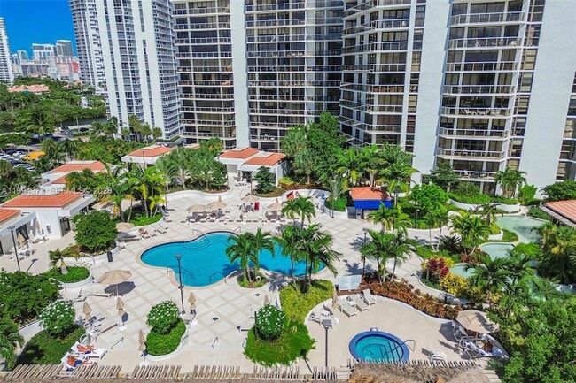 20281 E Country Club Dr, Unit 1412 in Aventura, FL - Building Photo - Building Photo