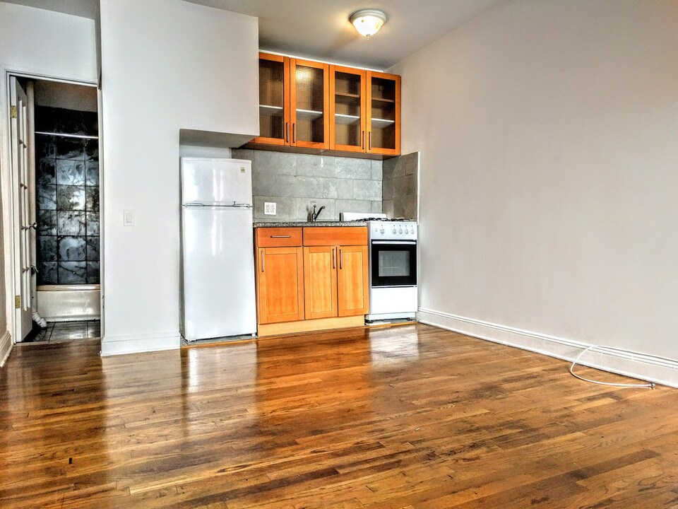 94 3rd Ave in New York, NY - Building Photo