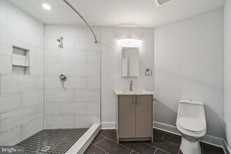 646 N 32nd St in Philadelphia, PA - Foto de edificio - Building Photo