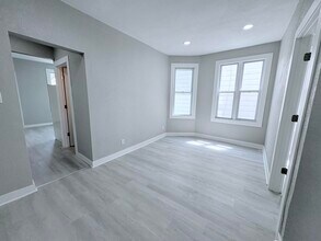 2166 S 6th St in Milwaukee, WI - Building Photo - Building Photo