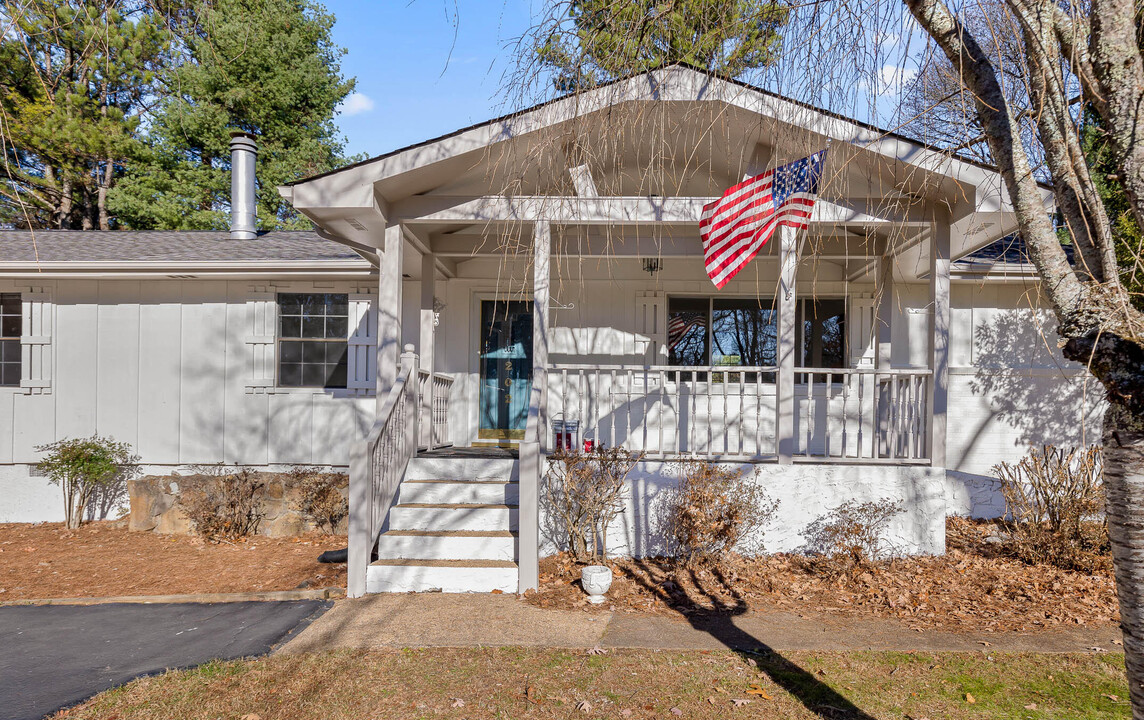 202 Bee Branch Blvd in Signal Mountain, TN - Building Photo