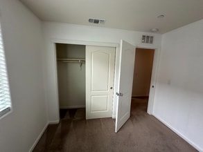 1335 Meadow Ranch St in Plumas Lake, CA - Foto de edificio - Building Photo