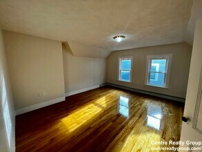 19 Banks St, Unit 2 in Somerville, MA - Building Photo - Building Photo