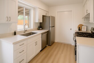 3926 Aragon Dr in San Diego, CA - Building Photo - Building Photo
