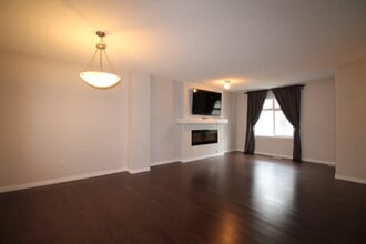 9163 Shaw Way SW in Edmonton, AB - Building Photo - Building Photo