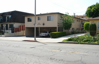 437 E Providencia Ave in Burbank, CA - Building Photo - Building Photo