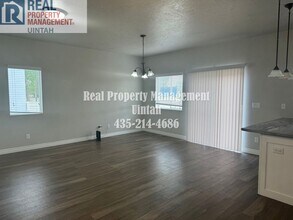 426 E Red Fox Ln in Vernal, UT - Building Photo - Building Photo