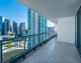 90 SW 3rd St, Unit 3202 in Miami, FL - Building Photo - Building Photo