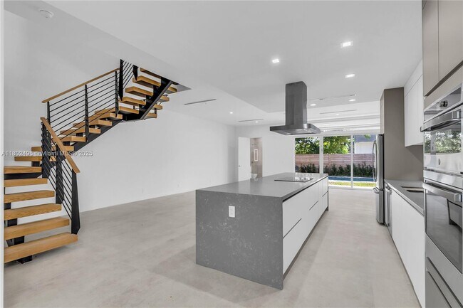 3120 Carter St in Miami, FL - Building Photo - Building Photo