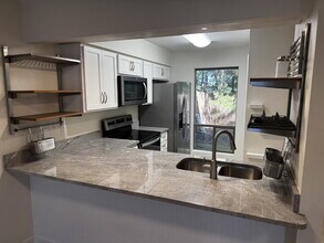 210 Sharon Ct in Mary Esther, FL - Building Photo - Building Photo