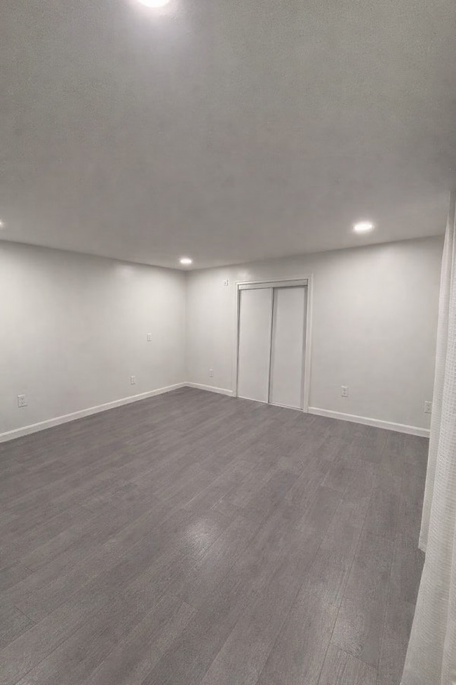 156 Main St, Unit B1 in Canton, CT - Foto de edificio - Building Photo