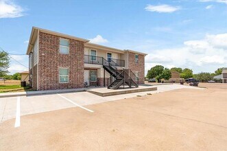 1406 Courtney Pl in Cleburne, TX - Building Photo - Building Photo