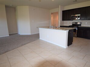 3042 Village Creek Dr in Katy, TX - Foto de edificio - Building Photo