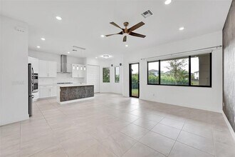 10780 Oceano Wy in Parkland, FL - Foto de edificio - Building Photo