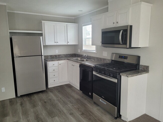 property at 6 Riverbank Dr