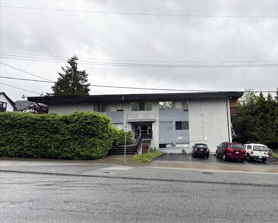 201 Laval St in Coquitlam, BC - Building Photo