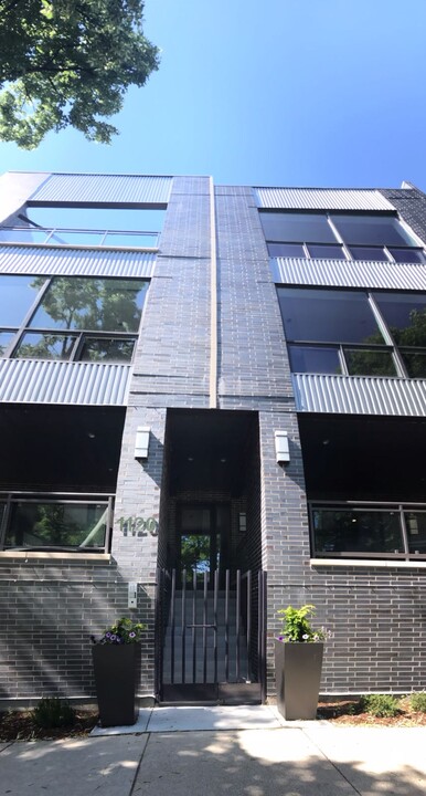 1120 W Polk St in Chicago, IL - Foto de edificio