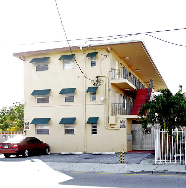 1020 SW 7th St in Miami, FL - Foto de edificio - Building Photo
