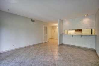 825 NW 13th St in Boca Raton, FL - Building Photo - Building Photo