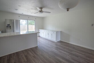 3914 Ripplebrook Dr in Houston, TX - Building Photo - Building Photo