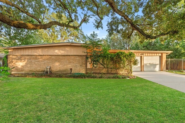 2927 Rockyridge Dr