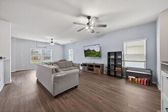 5910 Frisbee Path in Converse, TX - Building Photo - Building Photo