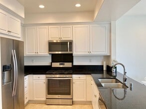 1841 Belize Ln in Oxnard, CA - Building Photo - Building Photo