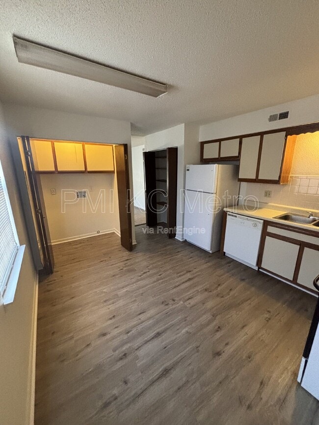 property at 1008 NE Lindsay Ave