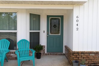 6042 Capitol Dr in Gulf Breeze, FL - Building Photo - Building Photo