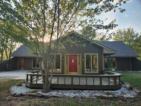 15105 Jowler Creek Rd in Camden Point, MO - Building Photo