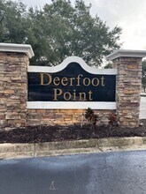 7175 Deerfoot Cir in Jacksonville, FL - Foto de edificio - Building Photo