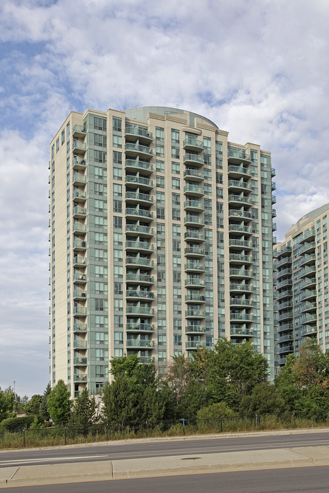 Parkway Place in Mississauga, ON - Building Photo