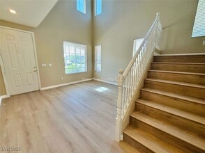 6196 Glimmering Light Ave in Las Vegas, NV - Building Photo - Building Photo
