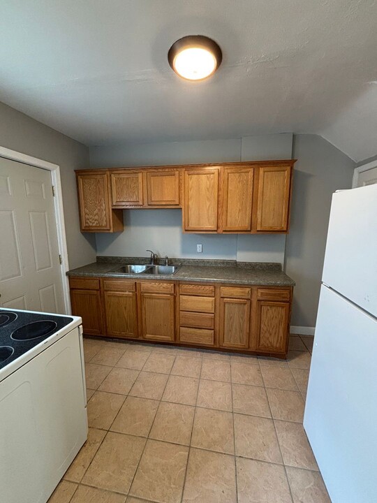 1276 W Mullan Ave in Waterloo, IA - Building Photo