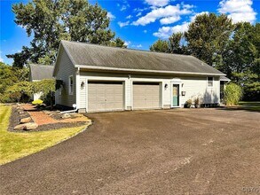 97 1/2 Sanger Avenue Unit in New Hartford, NY - Building Photo - Building Photo